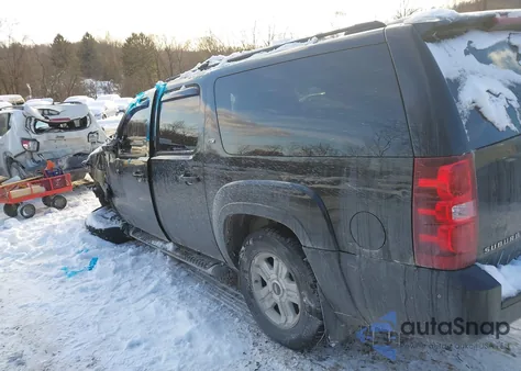 2010 Chevrolet Suburban 1500 Lt1 z USA, uszkodzony, nr VIN 1GNUKJE35AR152154